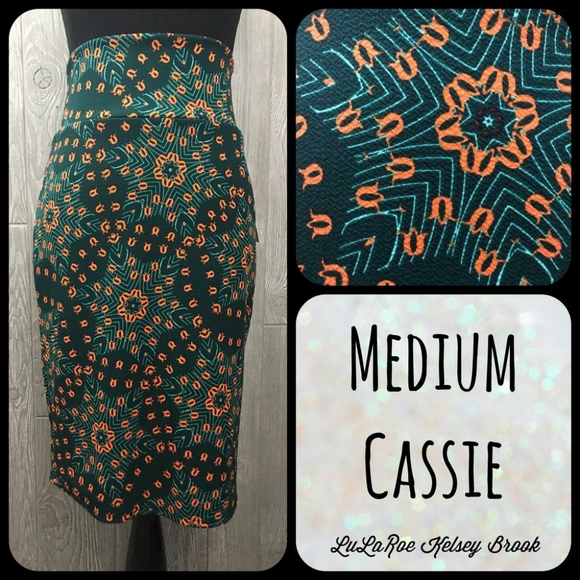Lularoe Medium Cassie - Picture 1 of 1